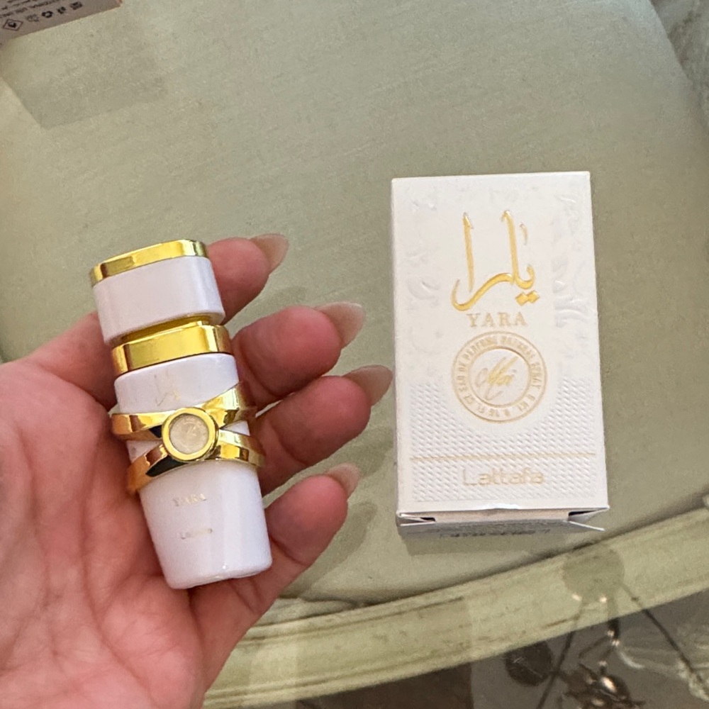 Yara Fragrance Trio - Vibrant Orange, Soft Pink, Classic White - Picture 3 of 4